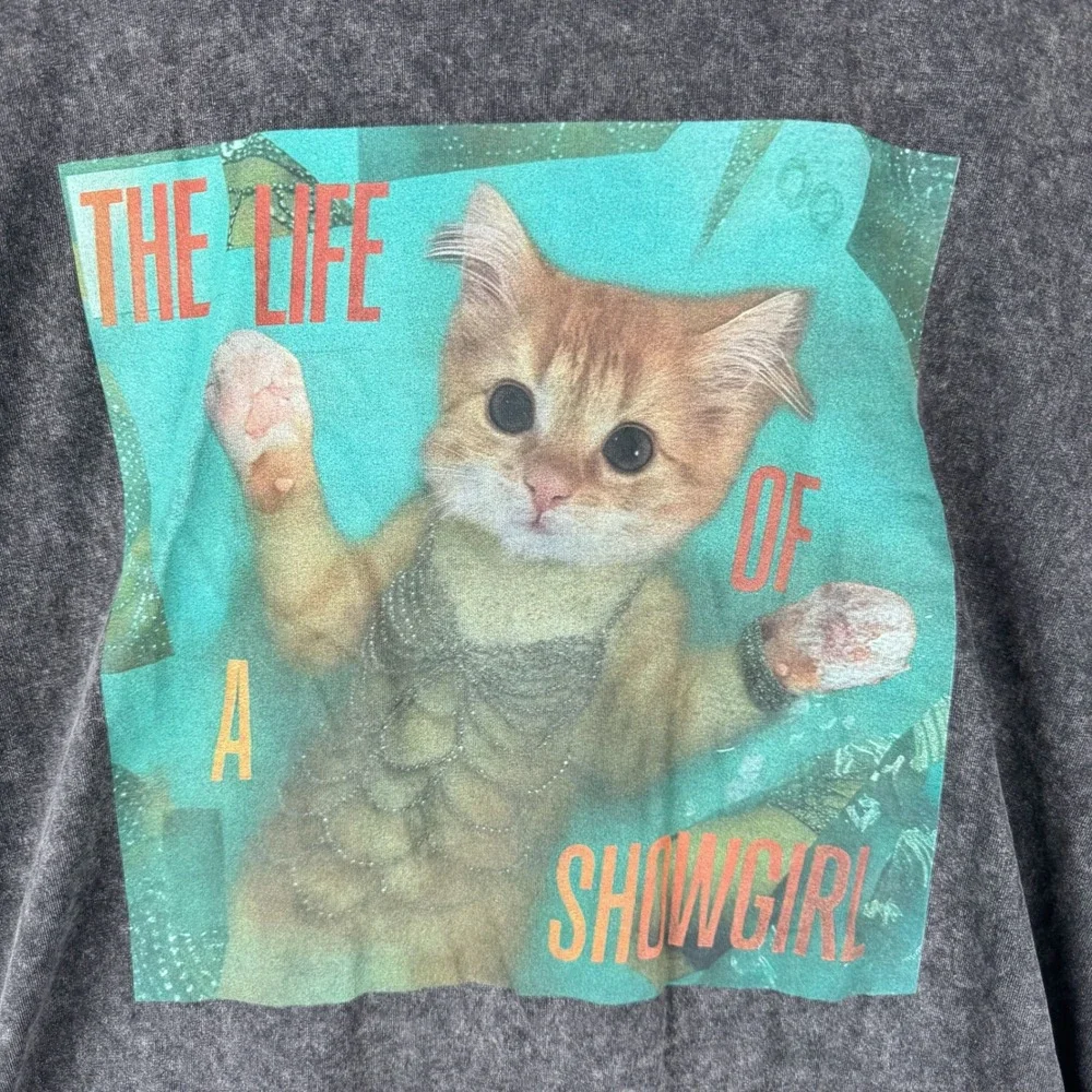Life of a Showgirl Kitten Cat Graphic T Shirt Womens Size 2XL Weirdcore Cute Tee